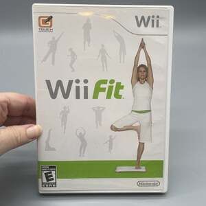 Wii Fit (Nintendo Wii) - Fitness Game - Complete w/ Manuals